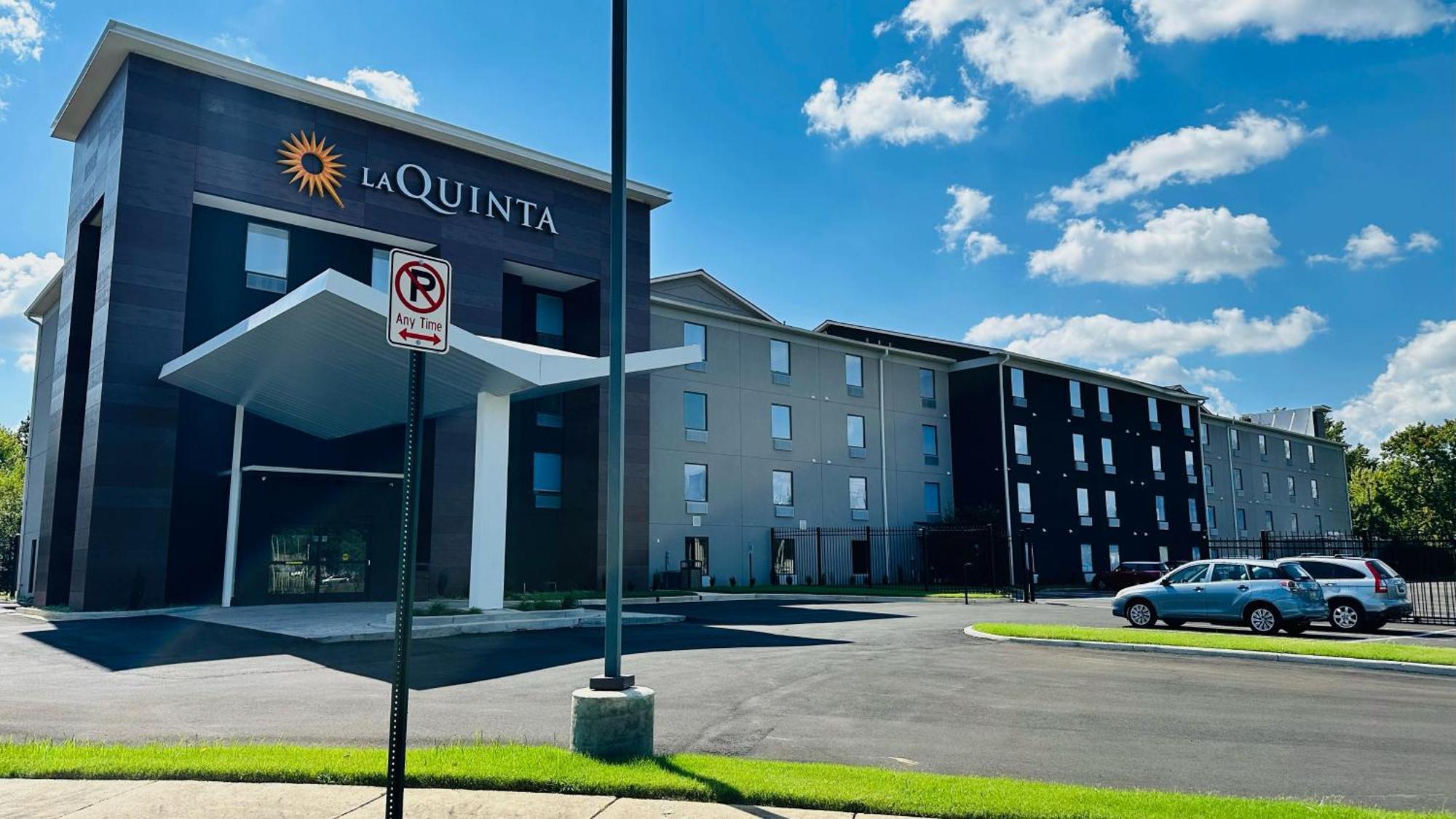 La Quinta Inn & Suites By Wyndham Memphis I-240 Exterior photo